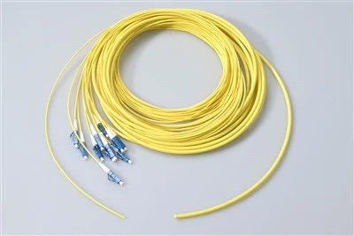 Pigtail snáthoptaice 12-Lárnach SC/UPC, 9/125 SM 0.9mm PVC/LSZH
